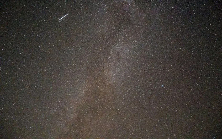 astrônomos descobrem rio estrelas matéria escura