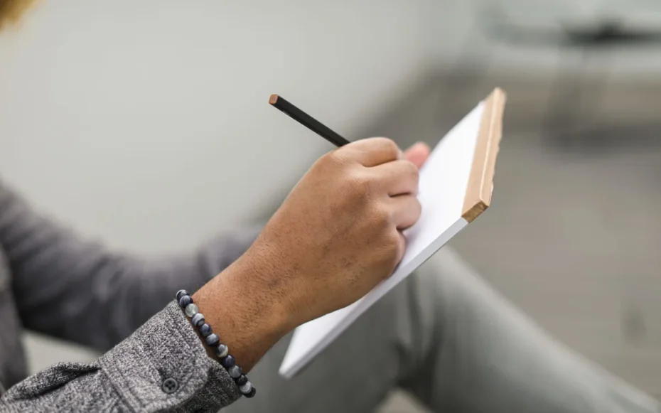 escrita terapêutica reduz sintomas depressão estudo