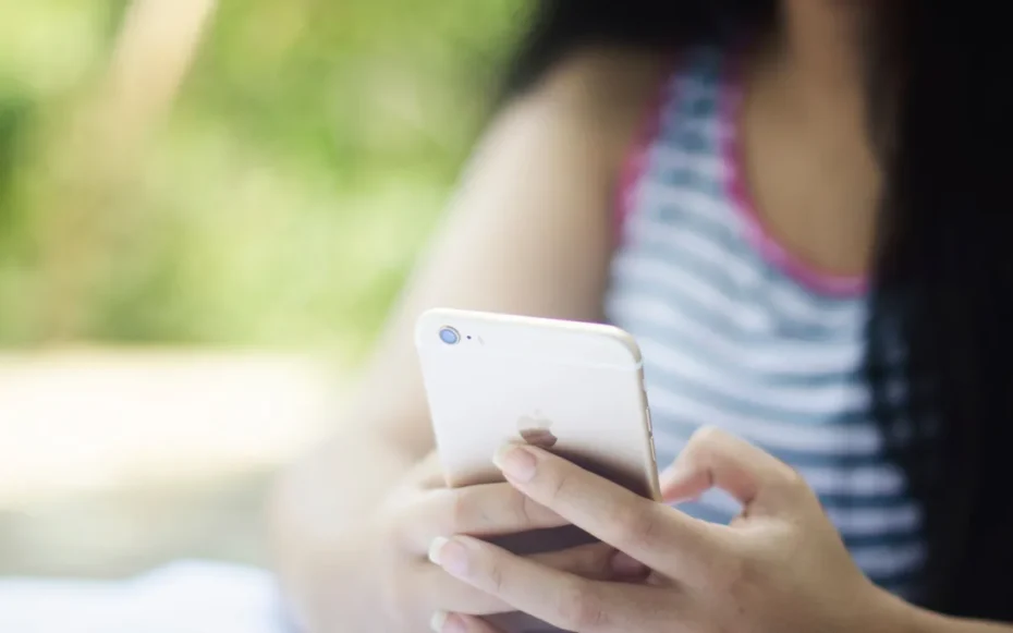 Excesso de telas na adolescência celular sono