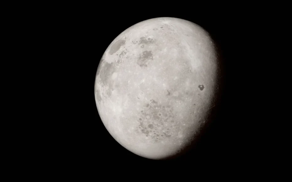 NASA SpaceX cratera Lua imagens foguete