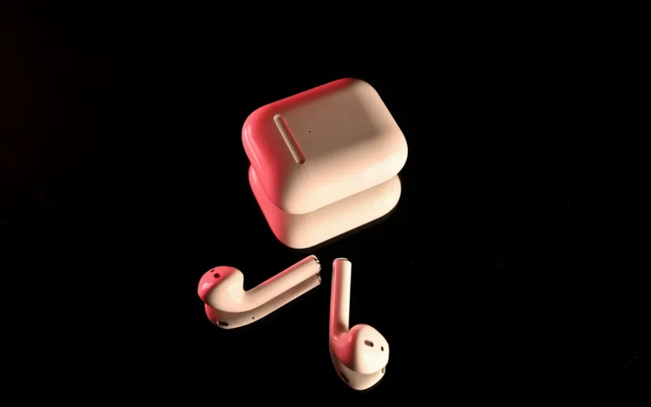 fones Plaud estojo eSIM agentes de IA
