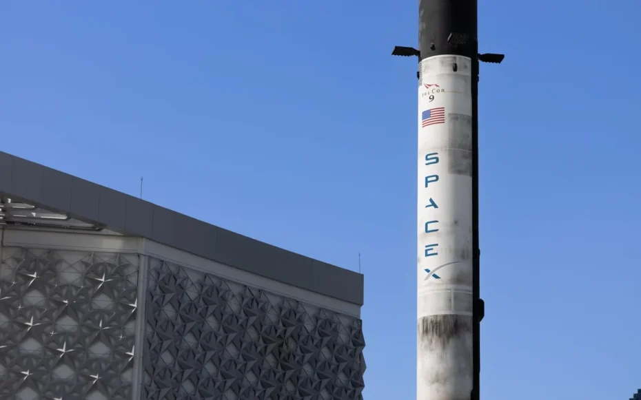 SpaceX 100º lançamento Falcon 2026 satélites Starlink